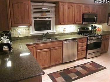 3rd image of 207 Beachwood Ave