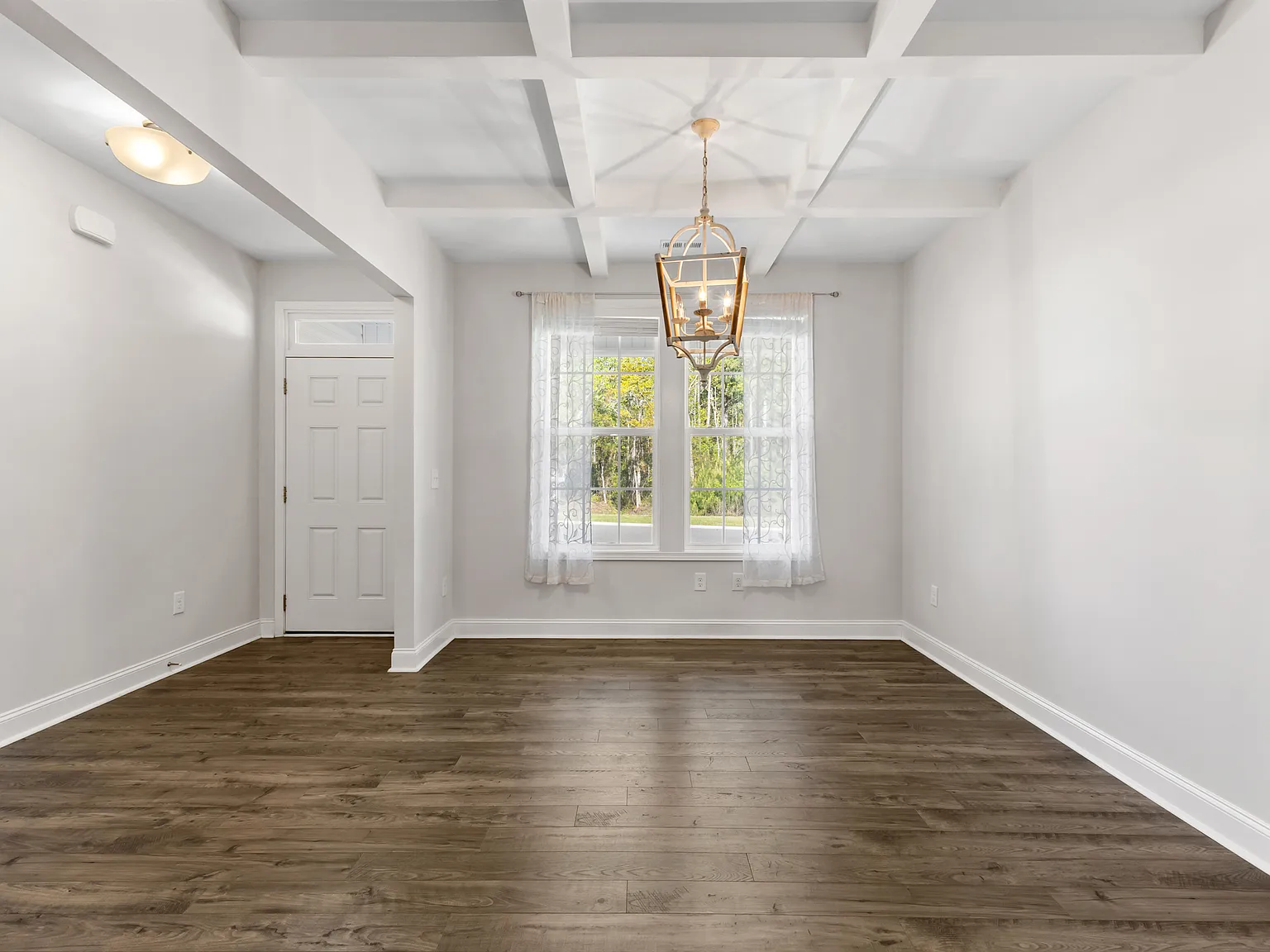4 bed, 2.5 bath, 2418 sqft, $3,000 — Photo 3