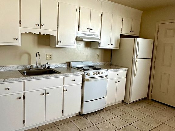 3rd image of 951 Bellmore Ave APT 6