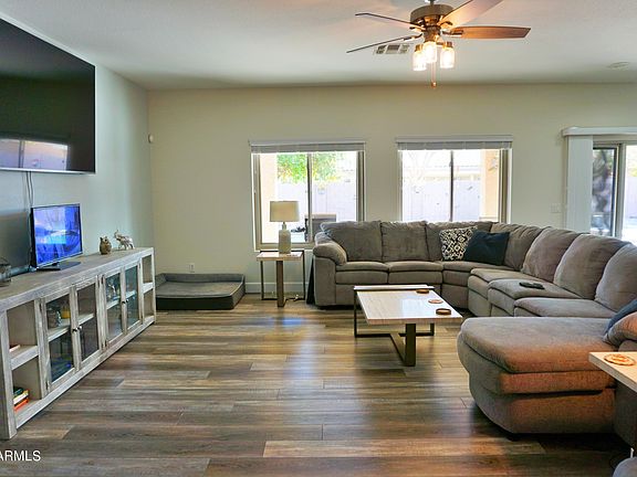 4th image of 1185 E San Carlos Way