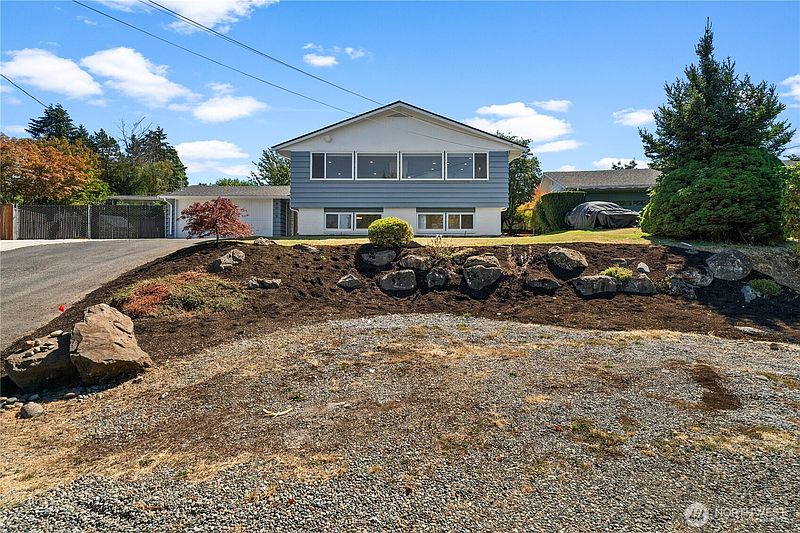 2nd image of 4019 Robin Road W