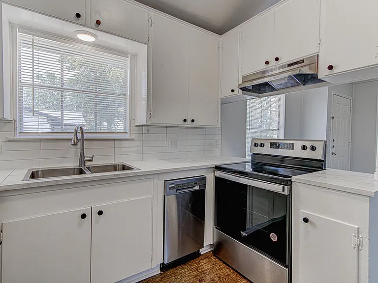 5703 Gloucester Ln — Photo 9