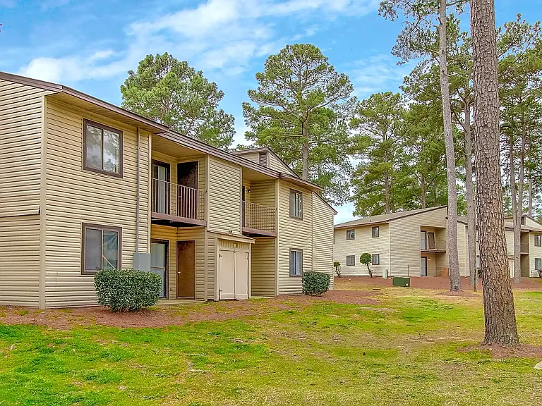 Meadow Pointe Apartments — Photo 12