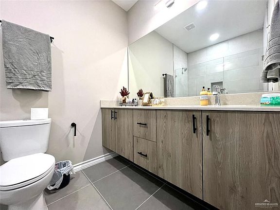 4th image of 5905 Puffin Ave #2