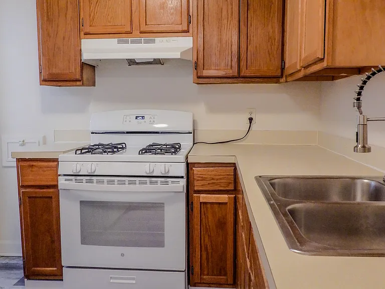 1560 E. Broad St. — Photo 54