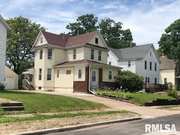 1123 3rd St, Moline, IL 61265