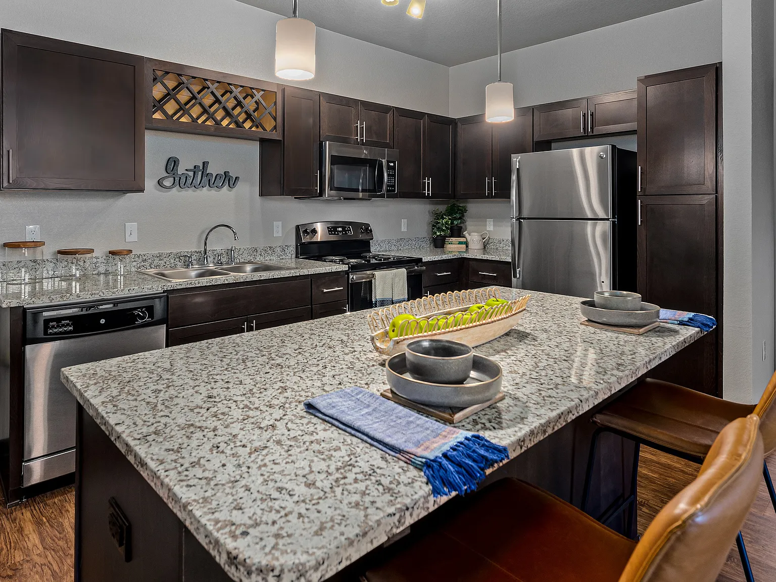 Ridge at Castle Rock Apartments — Photo 3