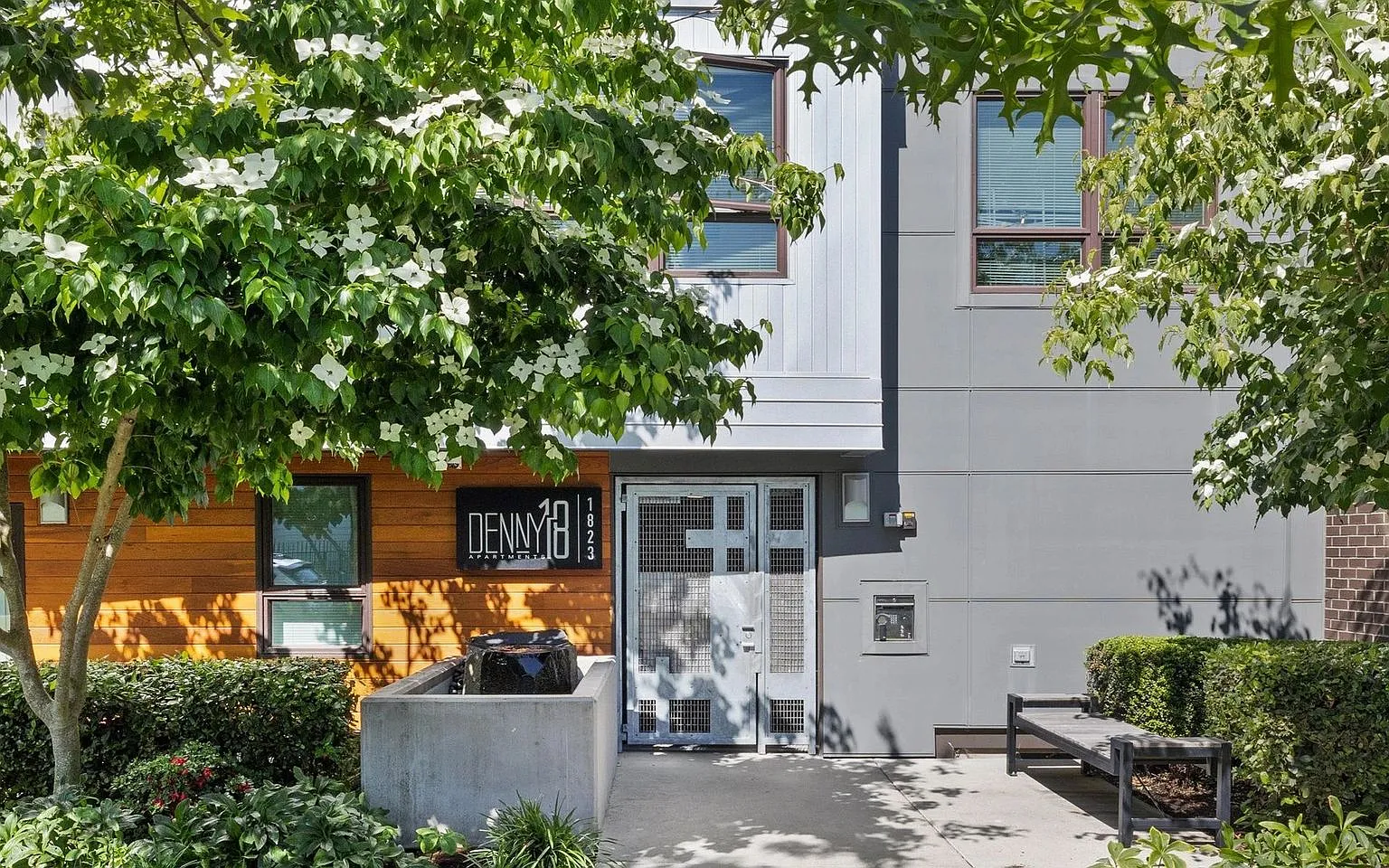 Denny 18 Apartments — Photo 1