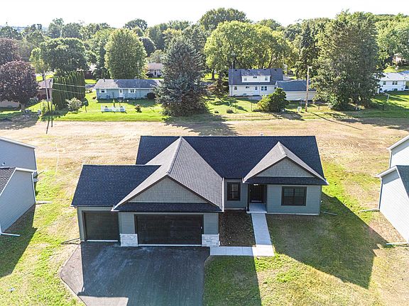 3rd image of 407 Ridge Ct