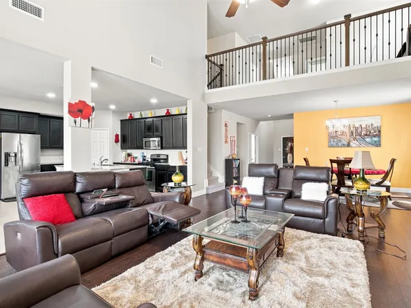 1013 Goldenrod Ln, Little Elm, TX 75068