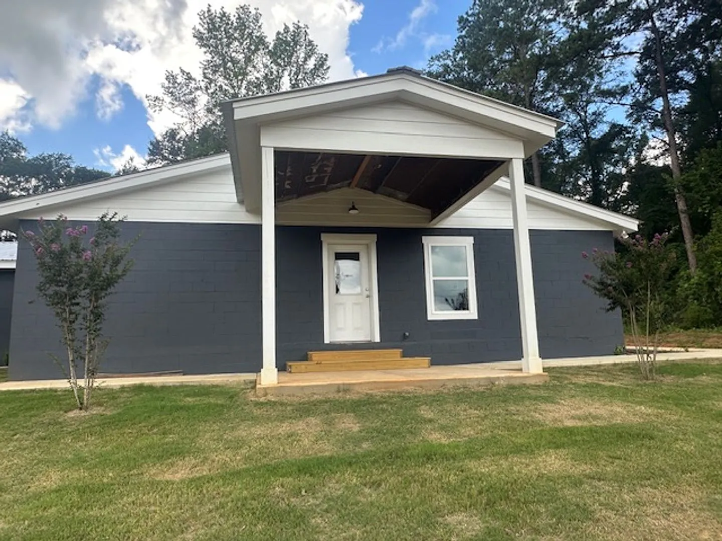 2111 Highway 82 W — Photo 1