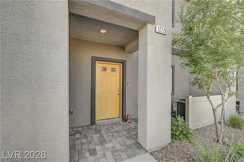 3 bed, 2.0 bath, 1319 sqft, $2,250 — Photo 1