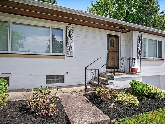4th image of 60 Longcroft Rd
