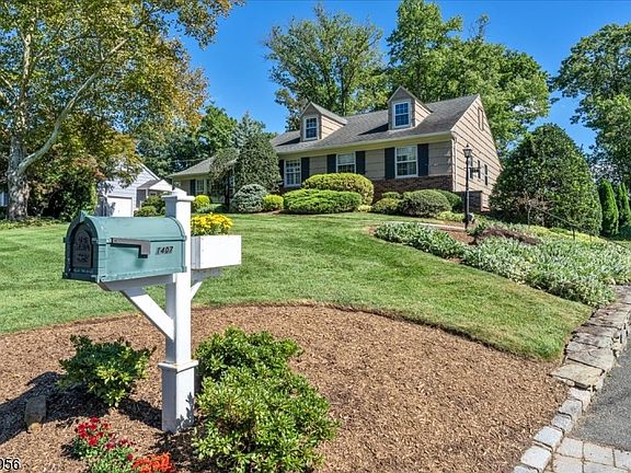 2nd image of 1407 Chapel Hill Rd