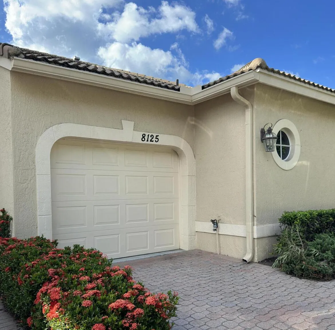 3 bed, 2.0 bath, 1577 sqft, $2,300 — Photo 2
