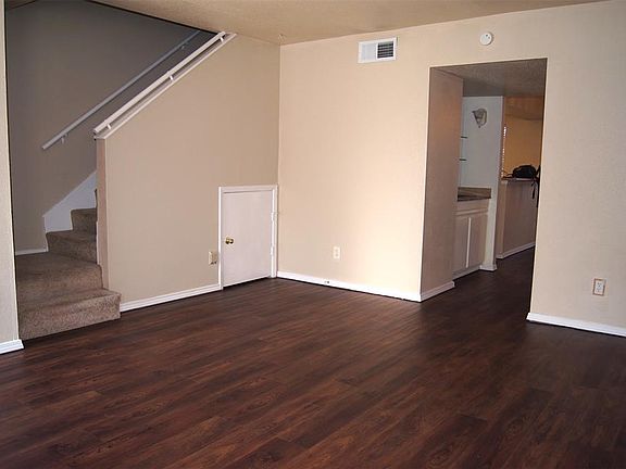 5th image of 3901 Woodchase Dr Unit 37