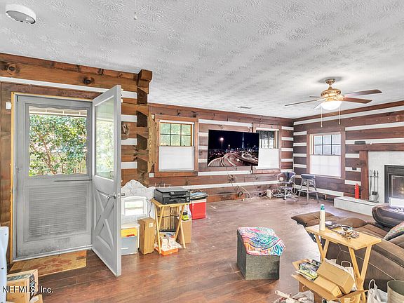 3rd image of 5835 HYDE PARK Circle