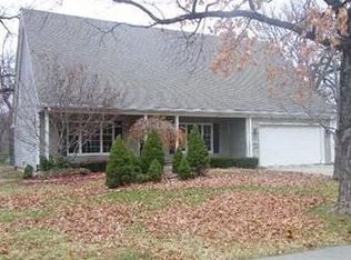 6302 W 69th St, Overland Park, KS 66204