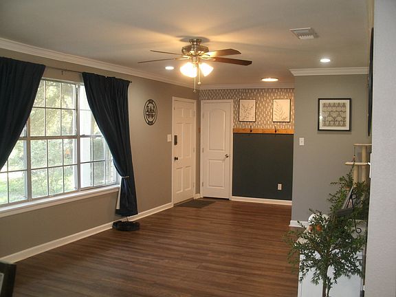 2nd image of 40 S Valley Dr
