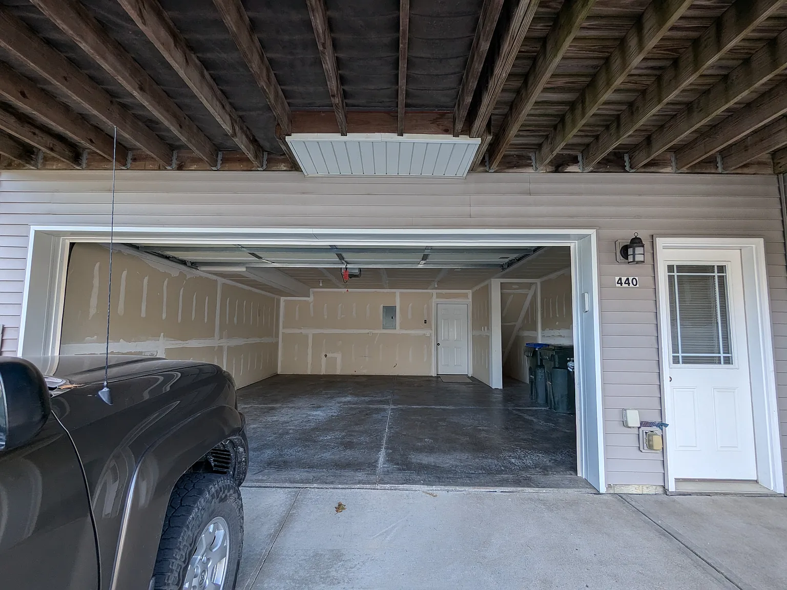 3 bed, 2.5 bath, 1740 sqft, $2,400 — Photo 3