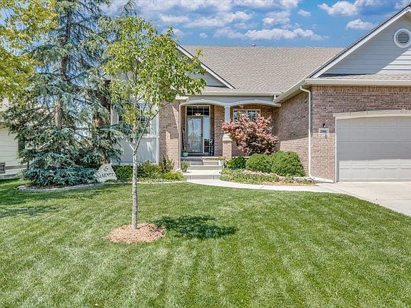 2nd image of 2501 N Fairway Cir