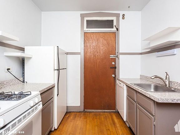 3rd image of 2822 N Mildred Ave #1515
