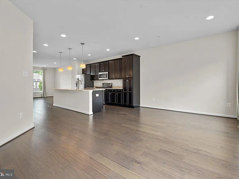 7210 Hartley Ln — Photo 12