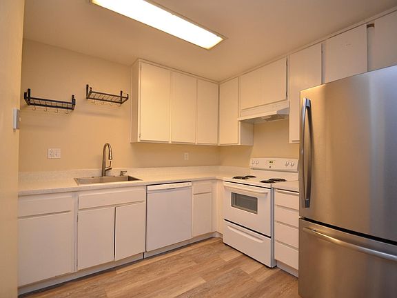 5th image of 1055 N Capitol Ave APT 76