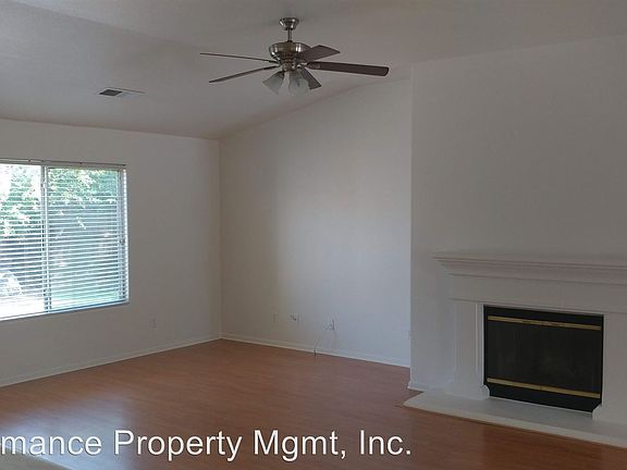 4th image of 2666 E Hillview Ave