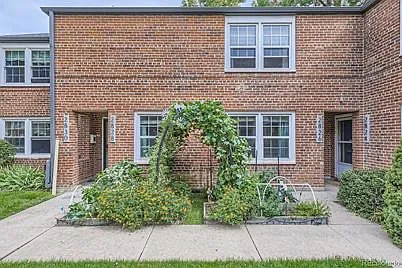 2828 N Jasmine St — Photo 3