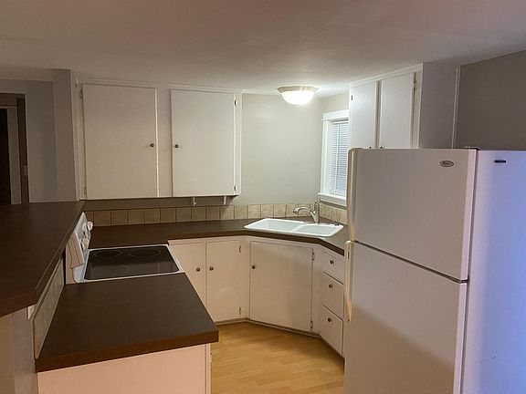 Kitchen, sorry no dishwasher.