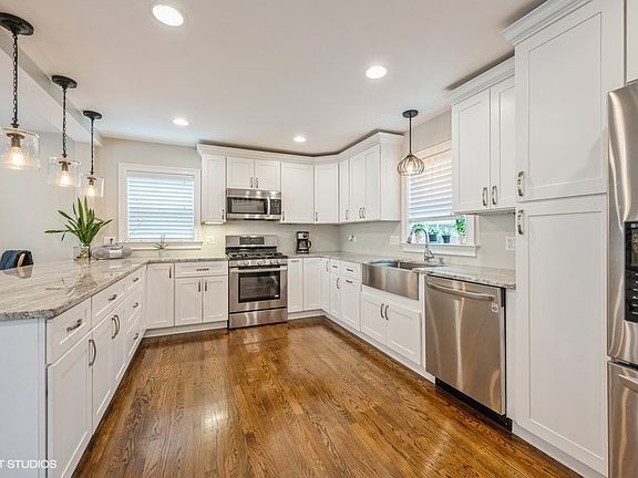 4th image of 5737 N Oriole Ave