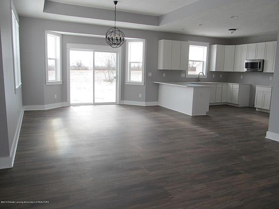 4th image of 1185 Wildflower Dr