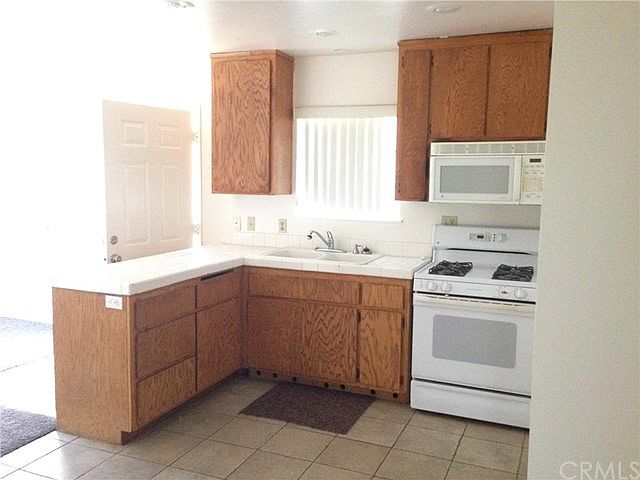 1st image of 440 N Victoria Ave APT A