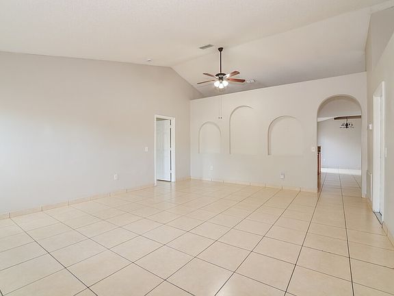 5th image of 742 Paris Dr