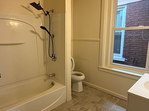 5th image of 804 Linden St Floor 2