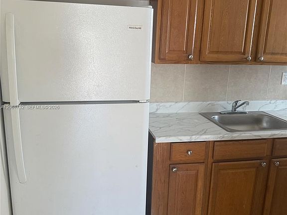 4th image of 621 SW 15th Ave APT 1