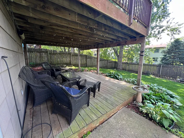 Eagle Crest Dr — Photo 17