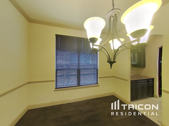 4th image of 788 Deverson Dr