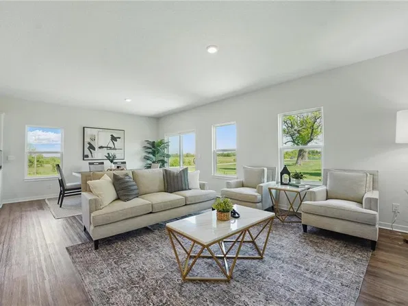 702 Fallen Leaf Dr, Belton, MO 64012