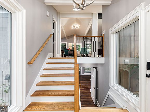 4th image of 371 Clear Spring Ct