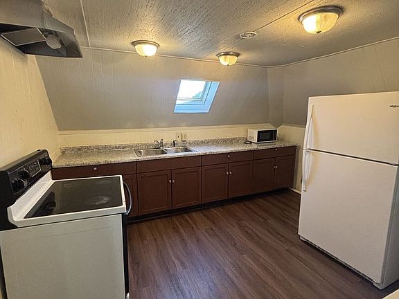 4th image of 702 W Green St #3