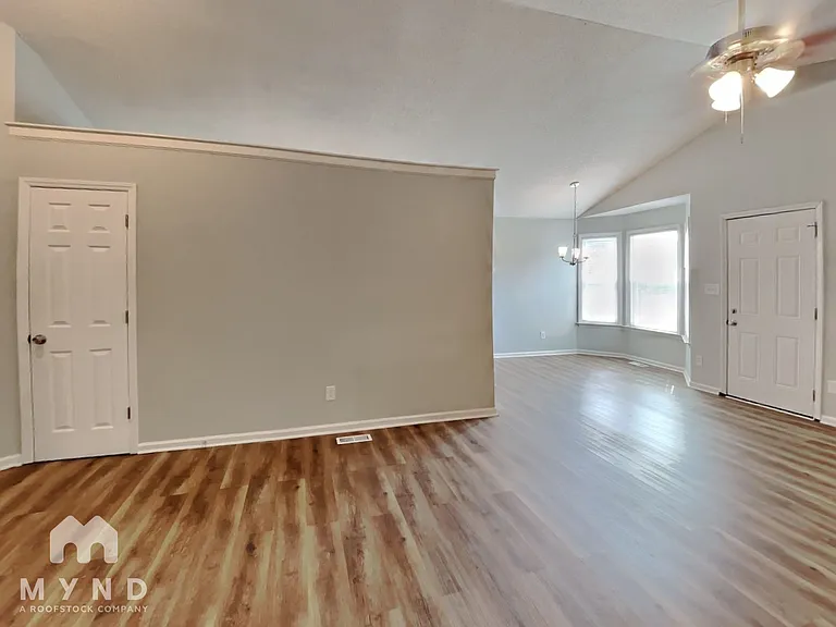 2209 Maybrook Dr — Photo 6