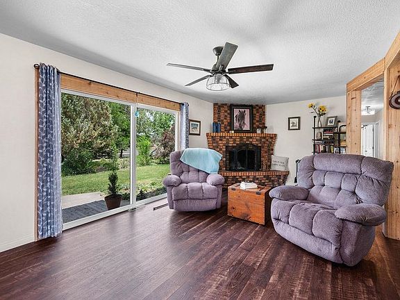 5th image of 2230 Village Ct