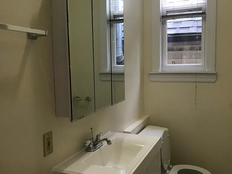 2216 N California Ave #2 — Photo 4