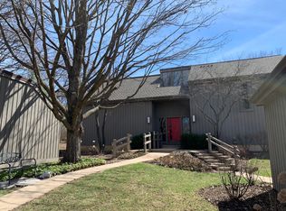 717 Old Barn Rd APT C, Lake Barrington, IL 60010