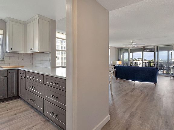 4th image of 1 Harbourside Drive #1406