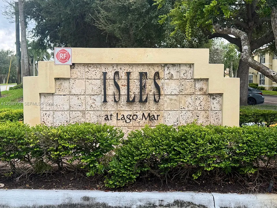 457 Vista Isles Dr #2114