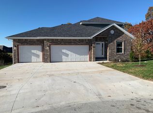 1935 N Brookhollow Dr, Nixa, MO 65714