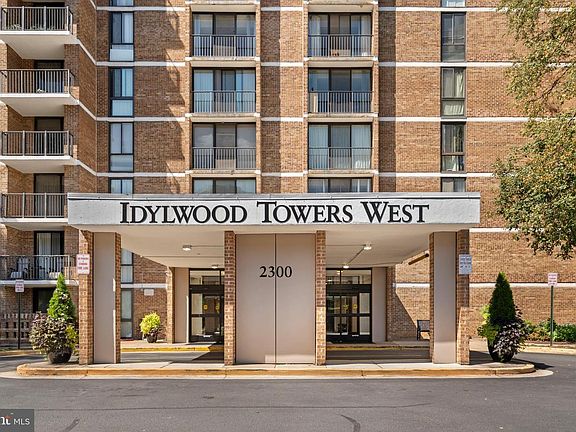 2nd image of 2300 Pimmit Dr APT 807